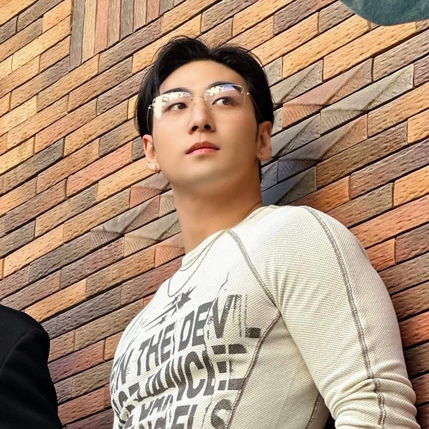 Behind-the-scenes cut of Baekho
