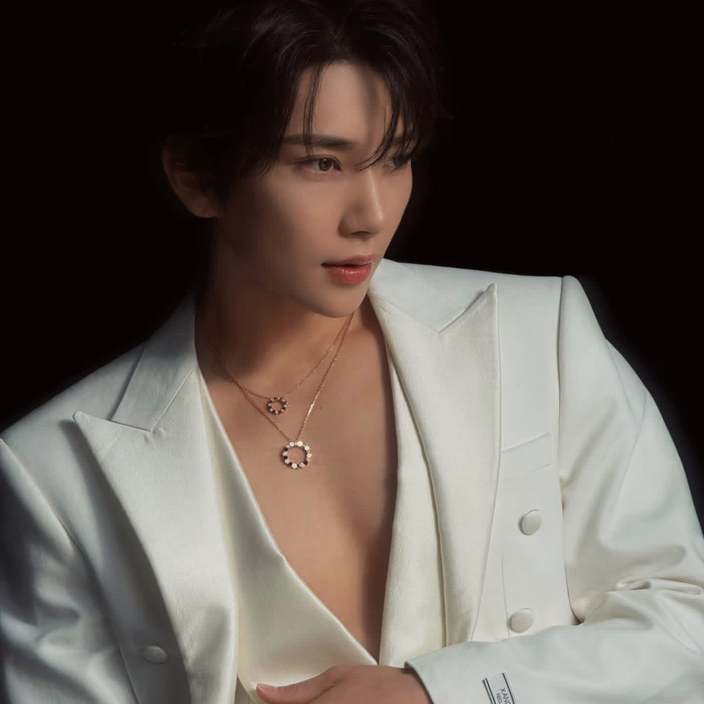 Latest photo of Joshua (SEVENTEEN)