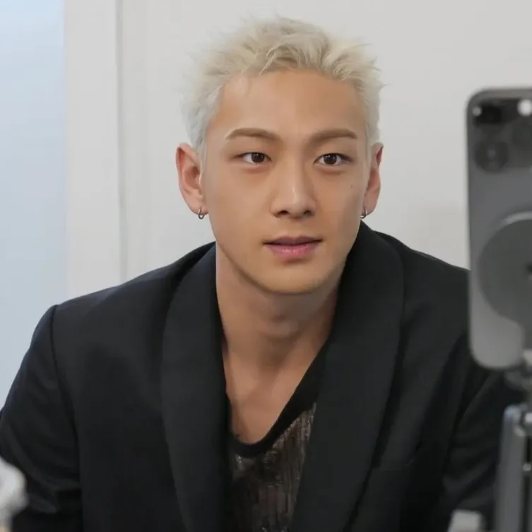 A moment captured by Baekho's fan