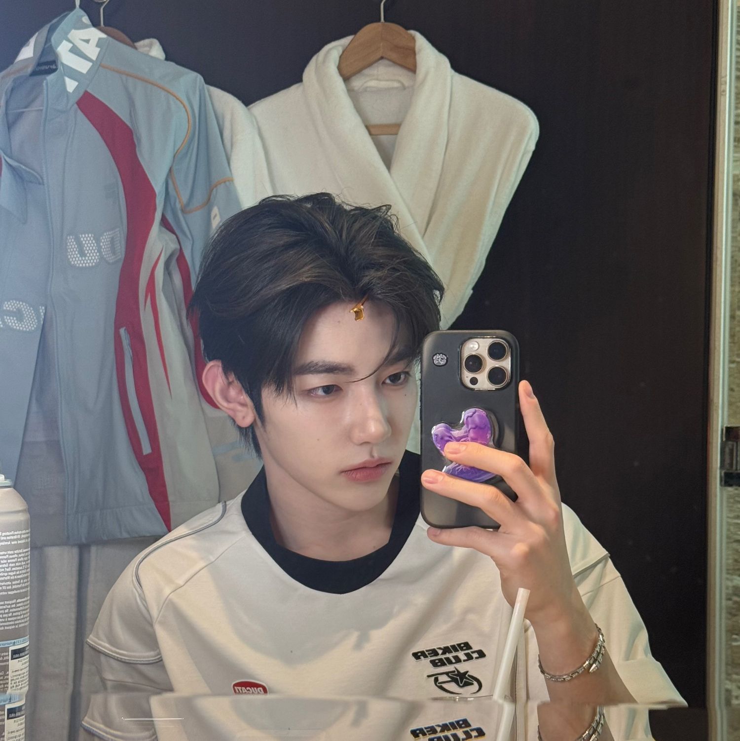 A moment captured by Zhang Hao's fan