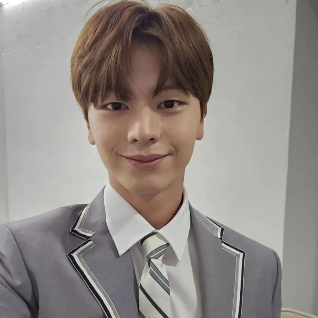 Latest photo of Yook Sungjae (BTOB)