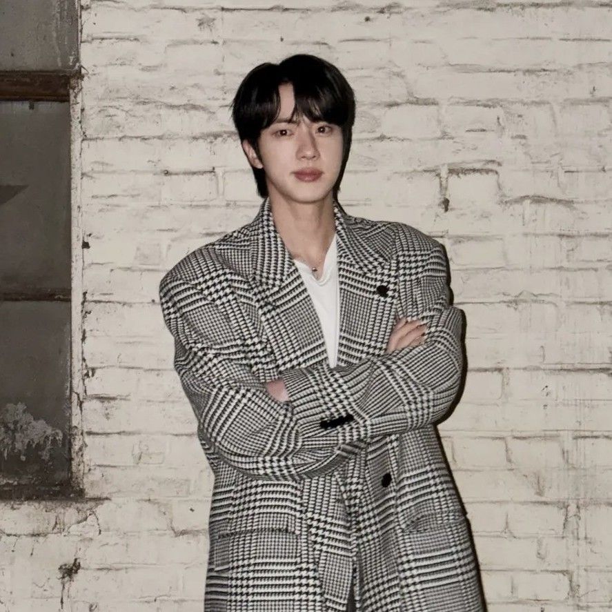 Momen yang diabadikan oleh penggemar Jin (BTS)