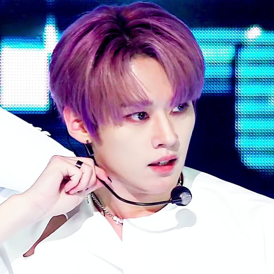 Latest photo of Lee Know (Stray Kids)