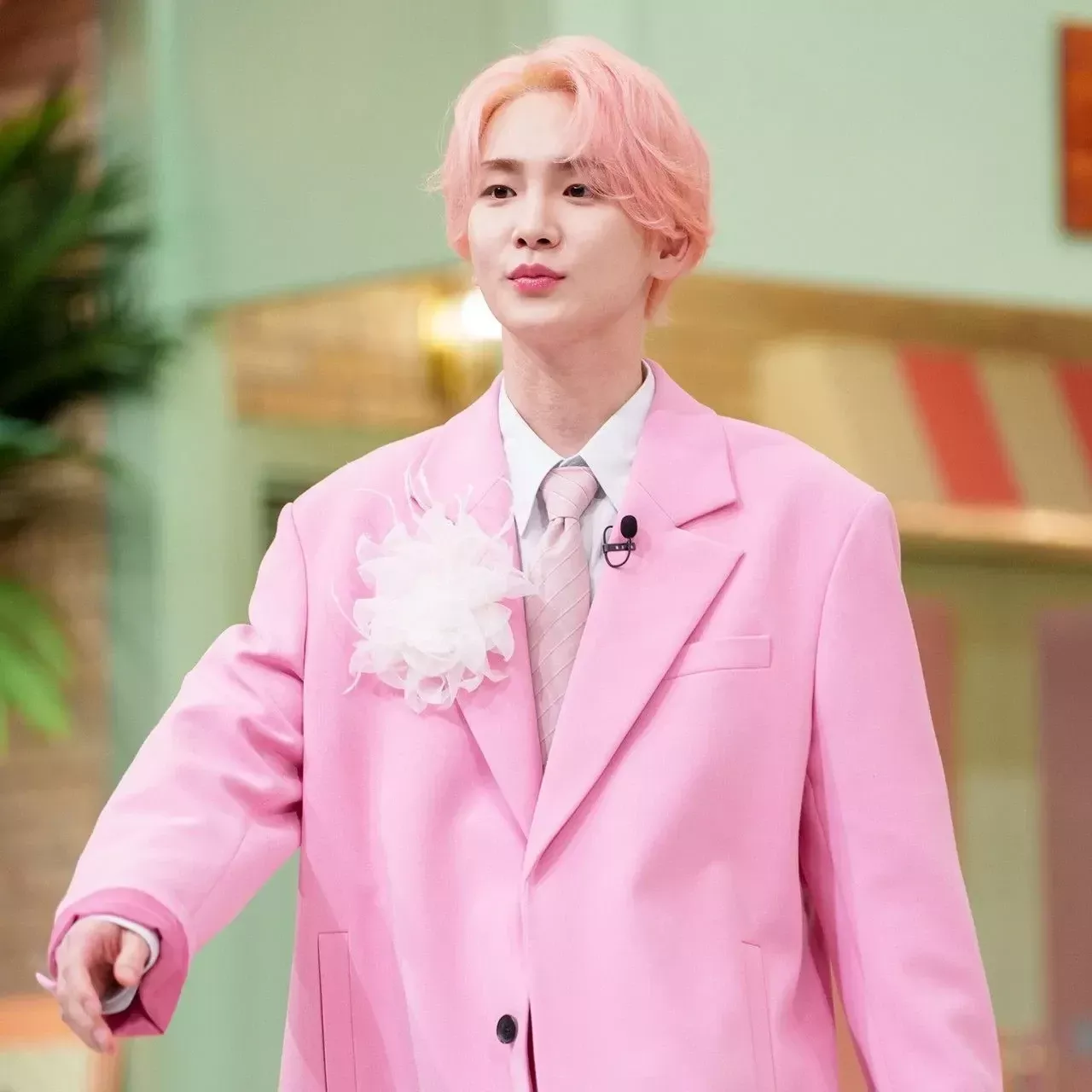 A moment captured by Key (SHINee)'s fan