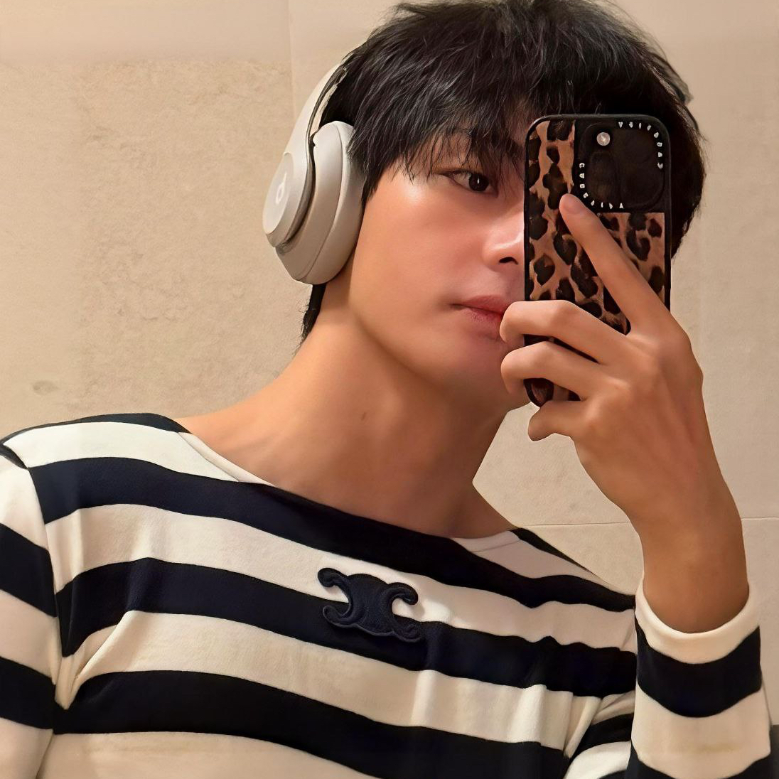 Foto terbaru V (BTS)