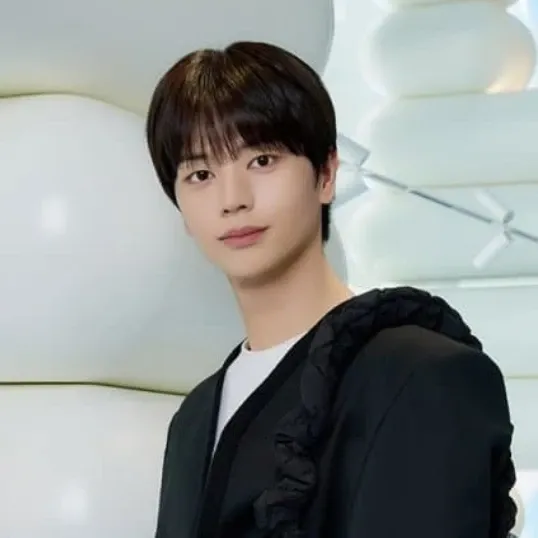 Latest photo of Yook Sungjae (BTOB)