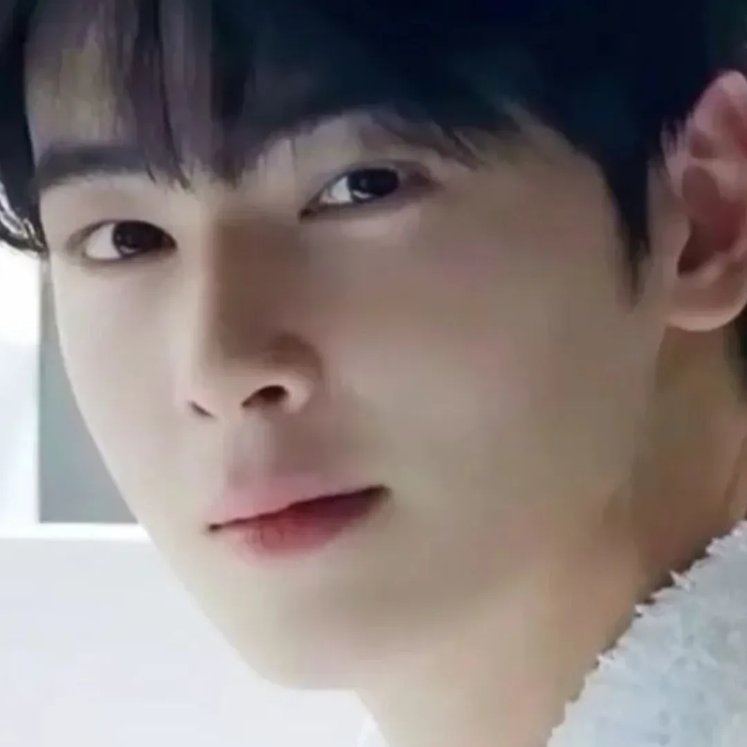 A moment captured by Eunwoo (ASTRO)'s fan