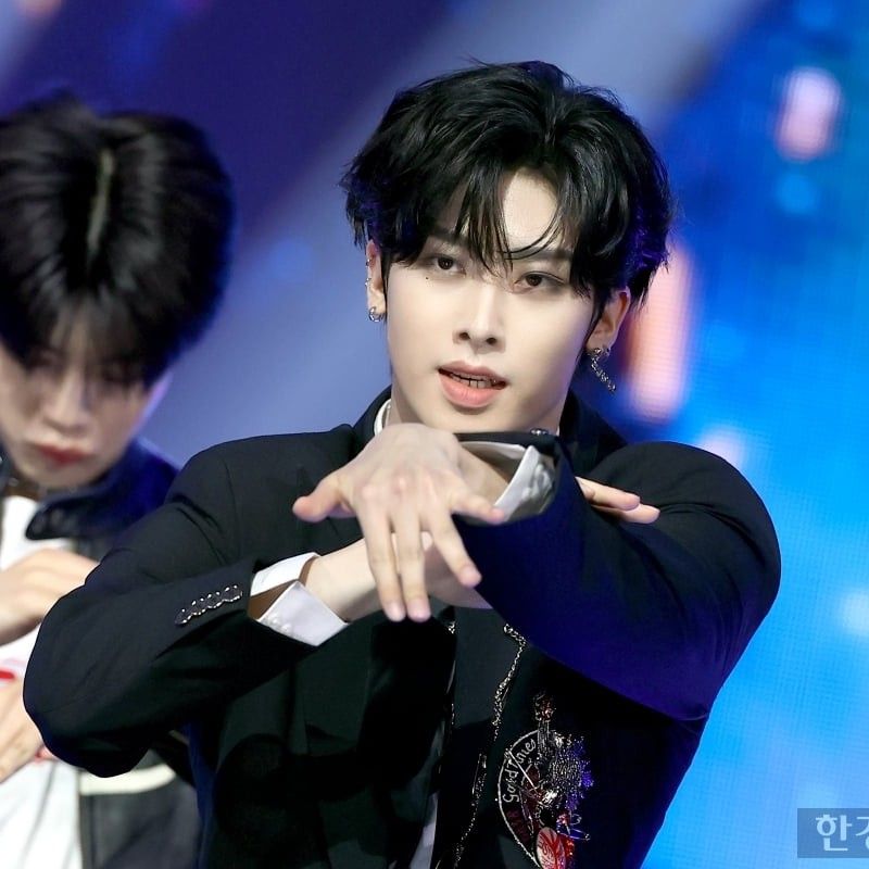 A moment captured by Ricky (ZEROBASEONE)'s fan