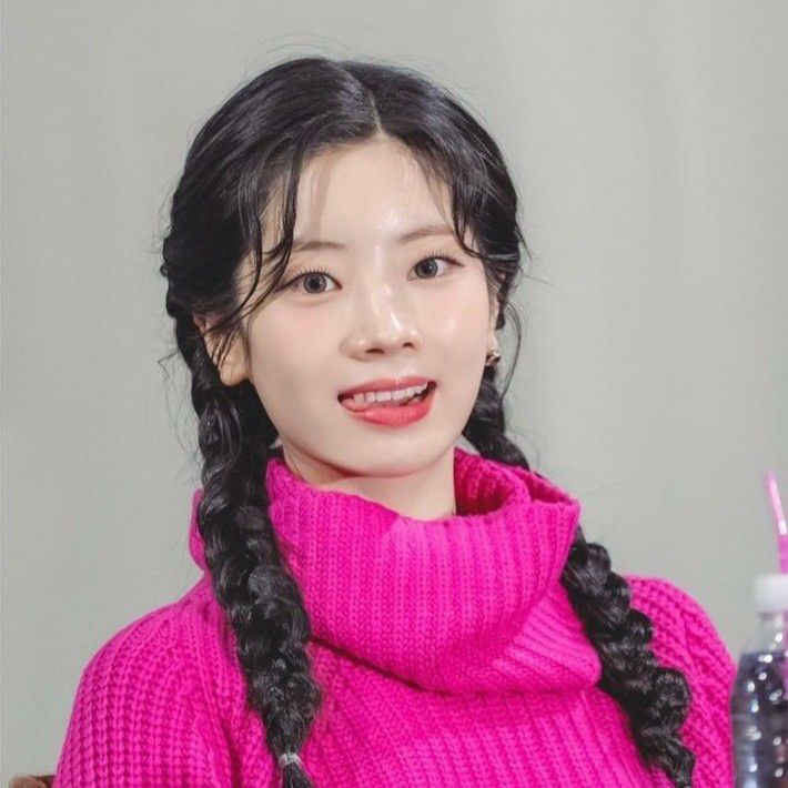 Behind-the-scenes cut of Dahyun (TWICE)