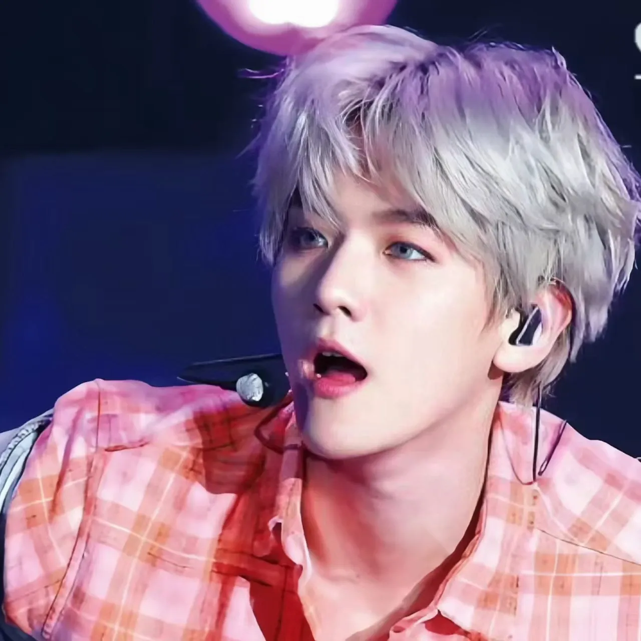 Behind-the-scenes cut of Baekhyun (EXO)