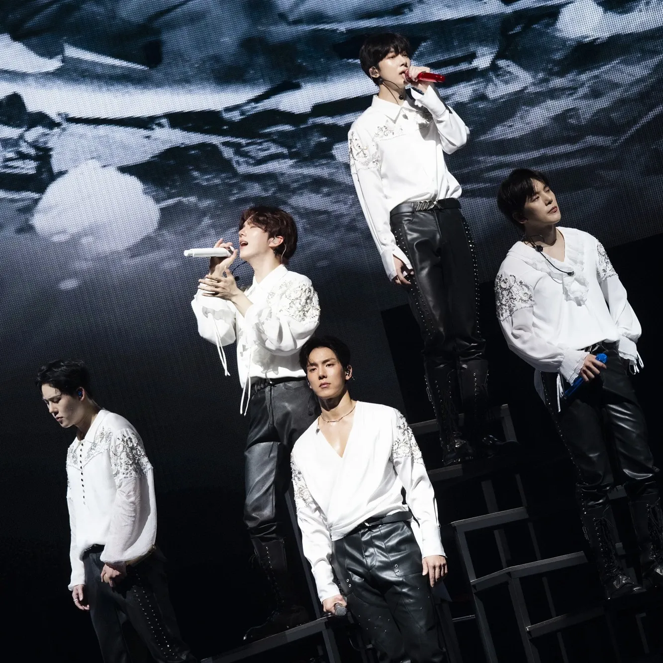 A moment captured by MONSTA X's fan