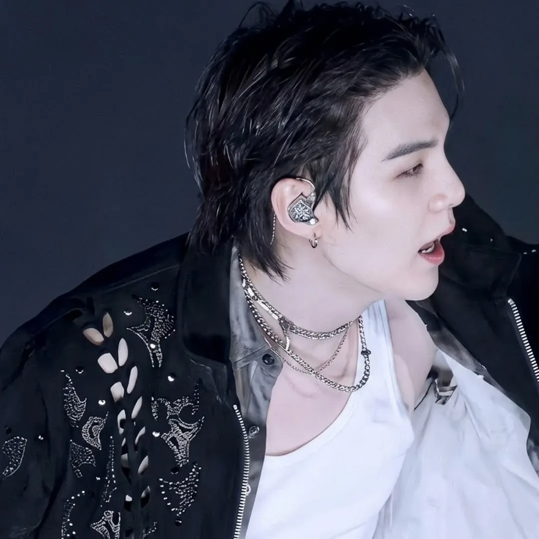 Behind-the-scenes cut of SUGA (BTS)