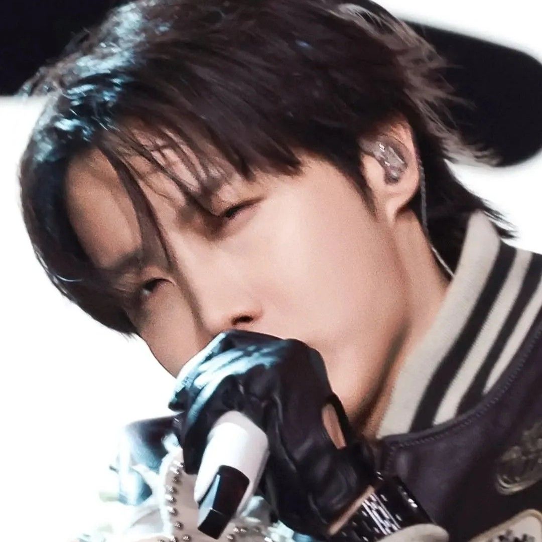 제이홉 (방탄소년단)의 최신 사진