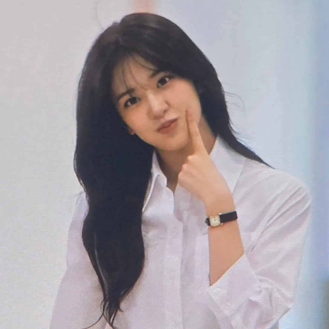 アン・ユジン (IVE)の舞台裏ショット