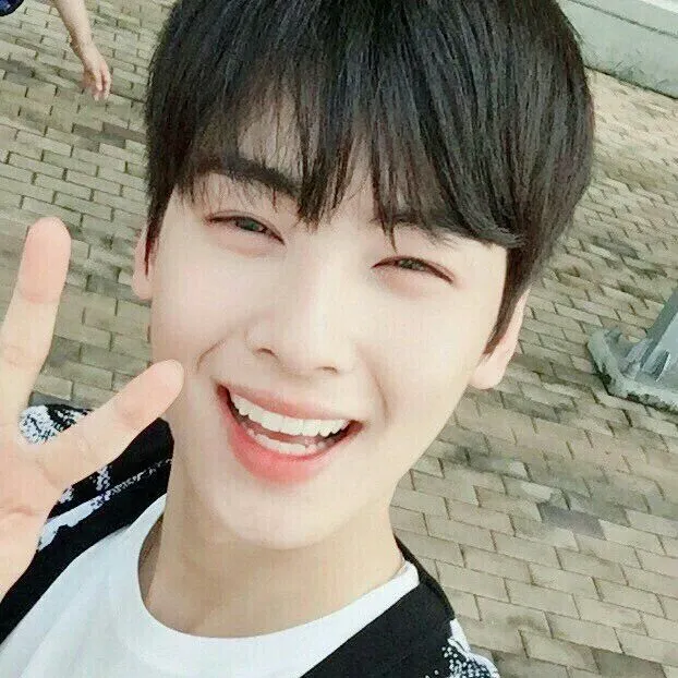 A moment captured by Eunwoo (ASTRO)'s fan