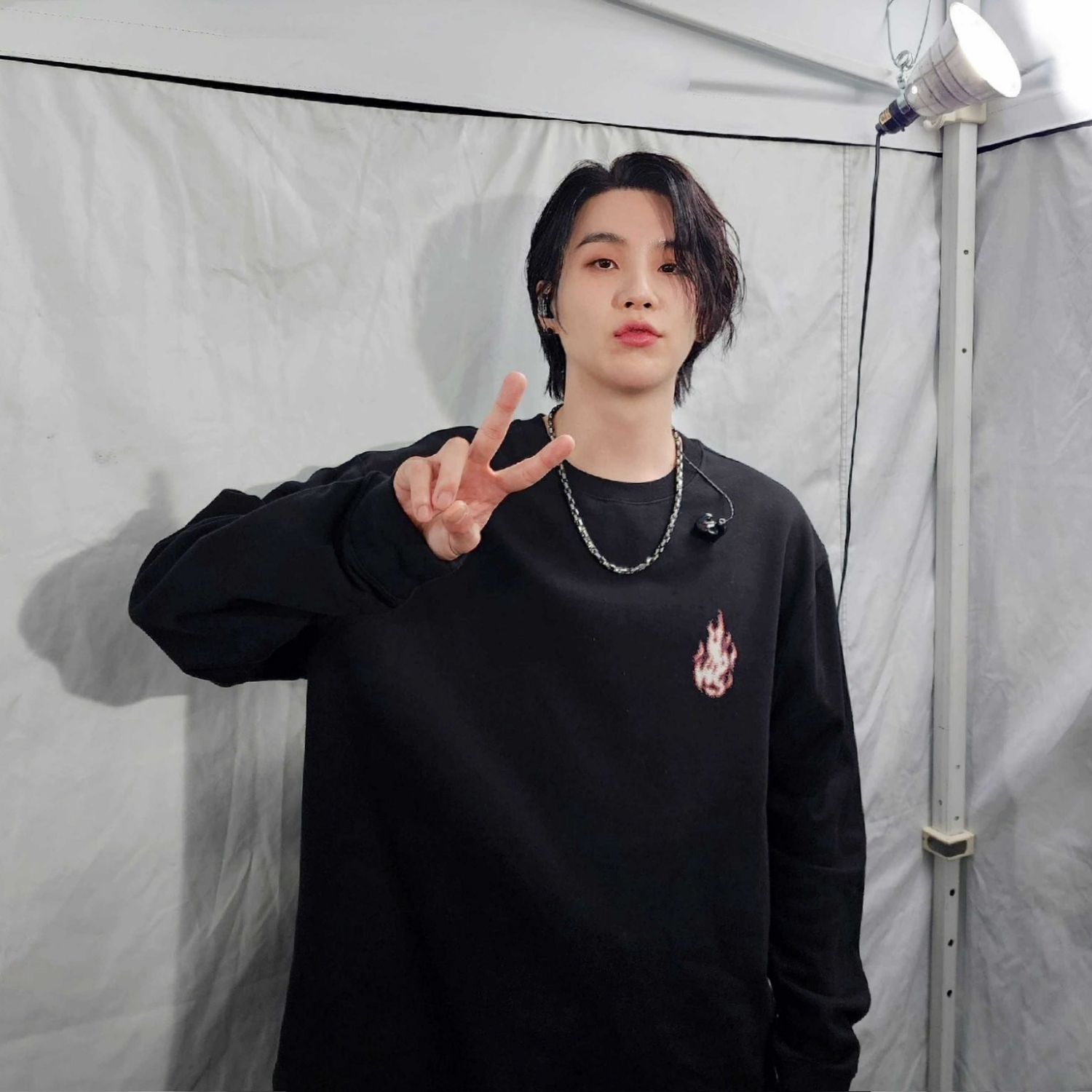 Foto aktivitas terbaru SUGA (BTS)