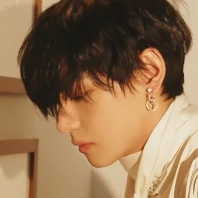 뷔 (방탄소년단) 최근 활동샷