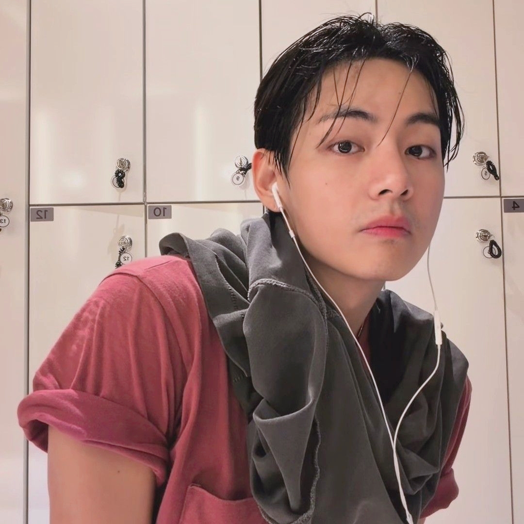 뷔 (방탄소년단)의 최신 사진