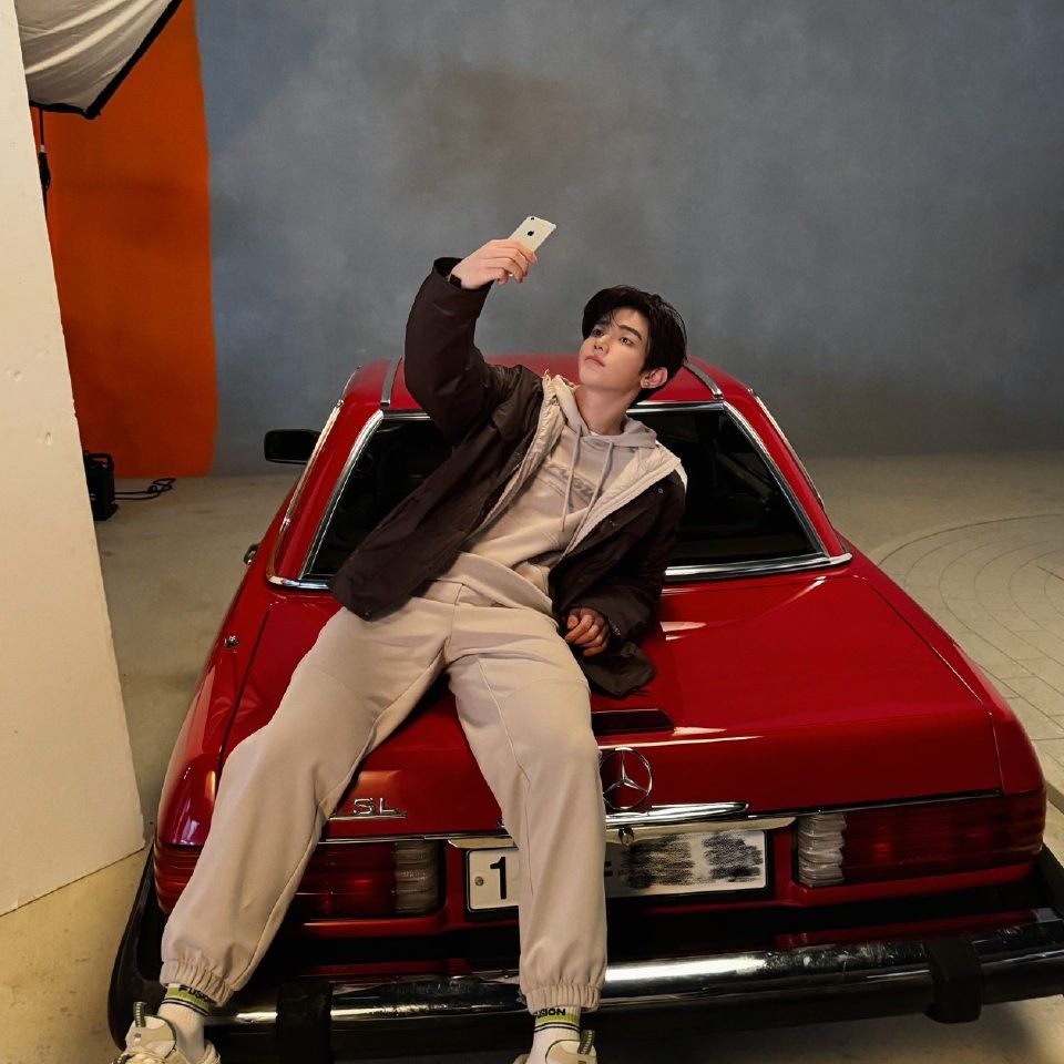 Behind-the-scenes cut of Zhang Hao (ZEROBASEONE)