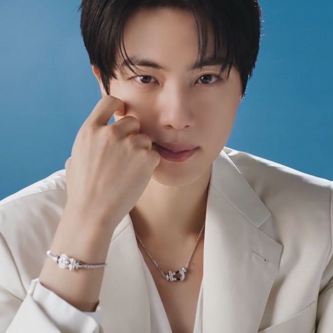 Foto aktivitas terbaru Jin (BTS)