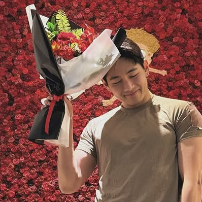 Foto aktivitas terbaru V (BTS)