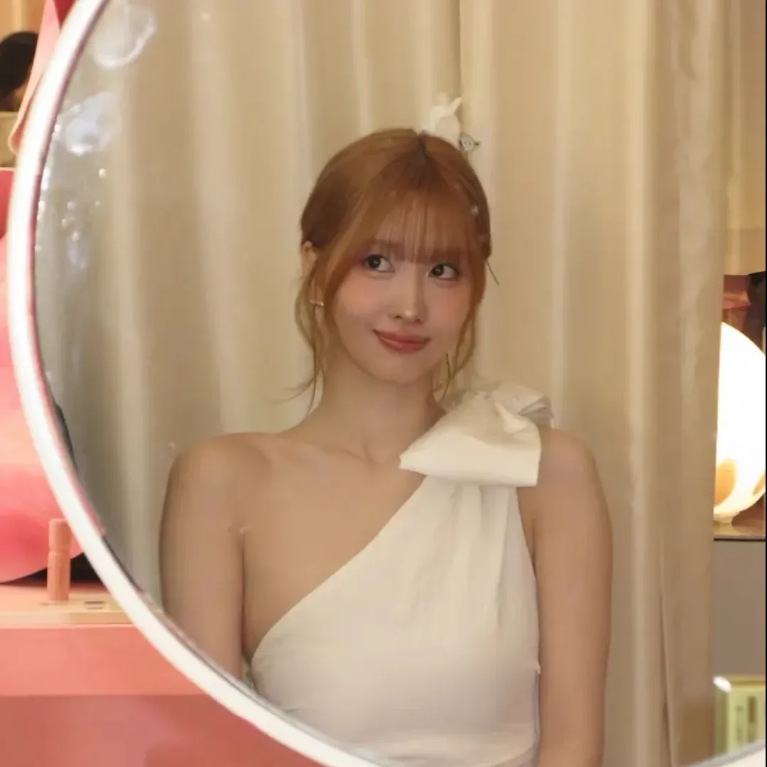 모모 (TWICE)의 최신 사진