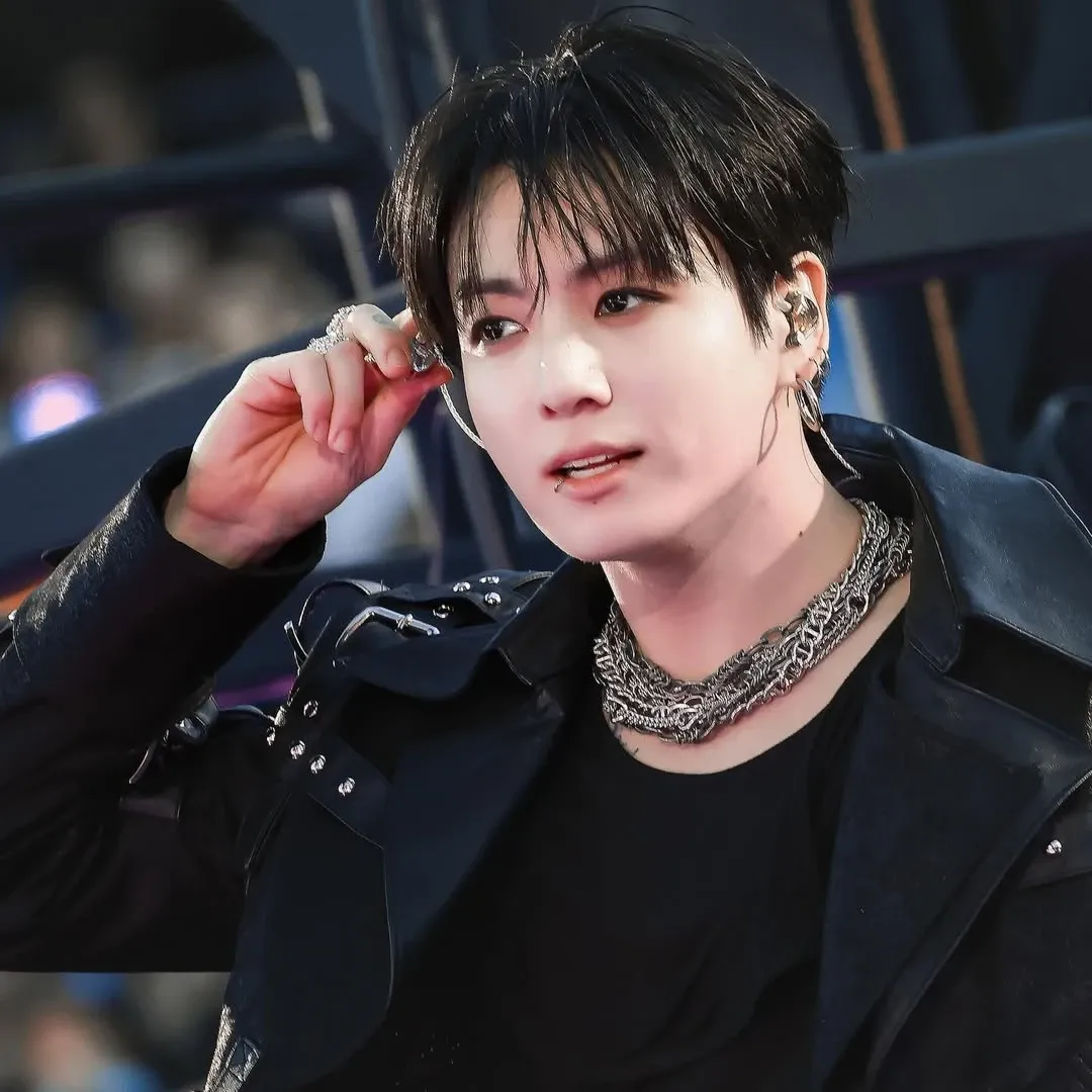 Foto aktivitas terbaru Jungkook (BTS)
