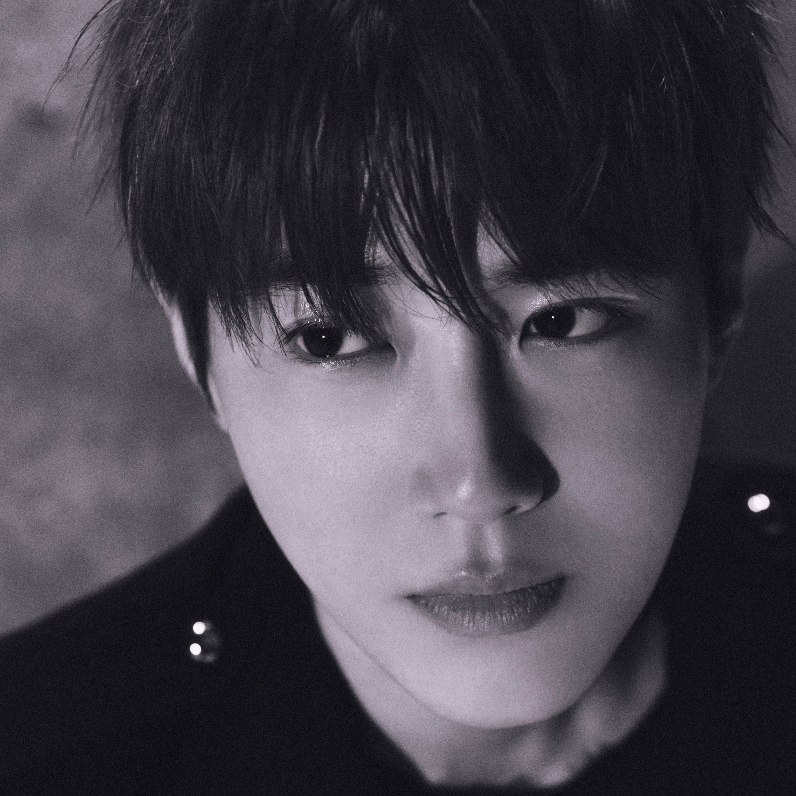 Behind-the-scenes cut of Suho (EXO)