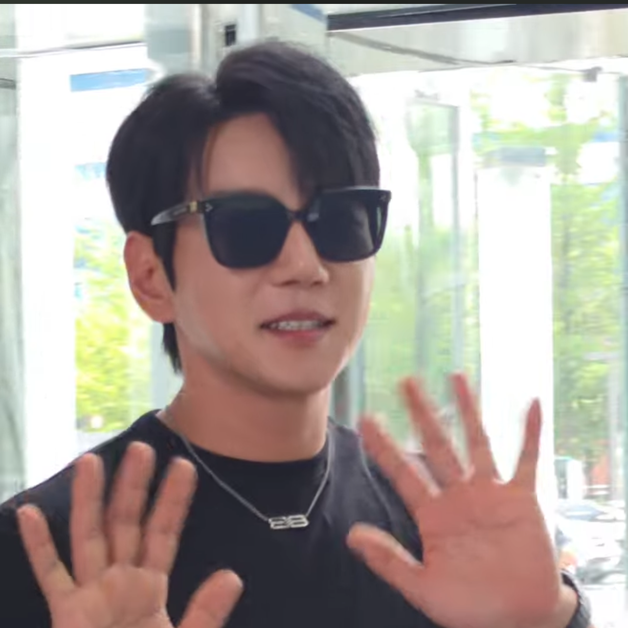 Latest photo of Hwang Chiyeol
