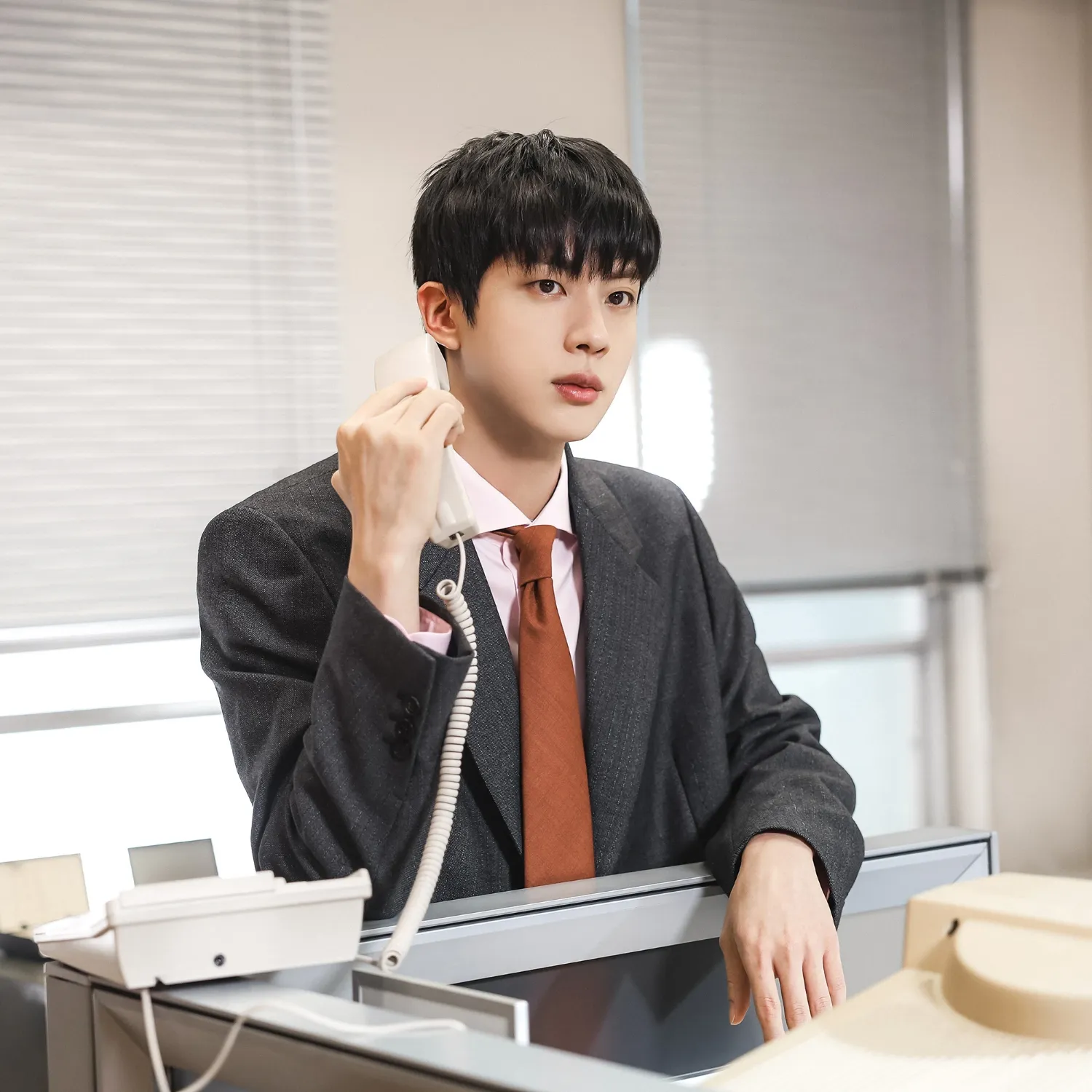 Foto aktivitas terbaru Jin (BTS)