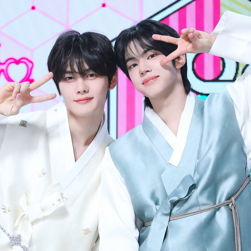 Recent activity shot of Kim Gyuvin (ZEROBASEONE)