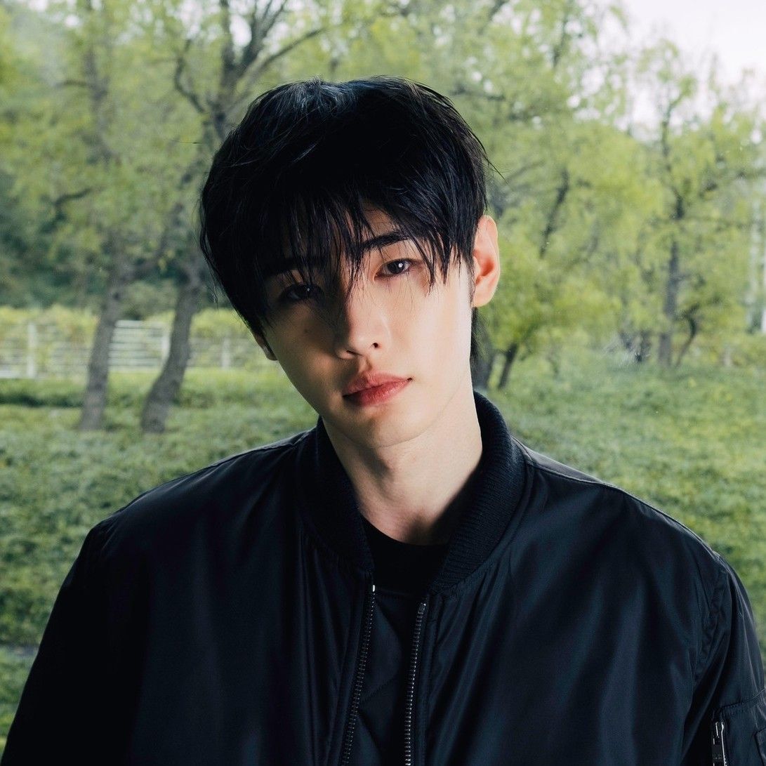 Foto aktivitas terbaru Sunghoon (ENHYPEN)