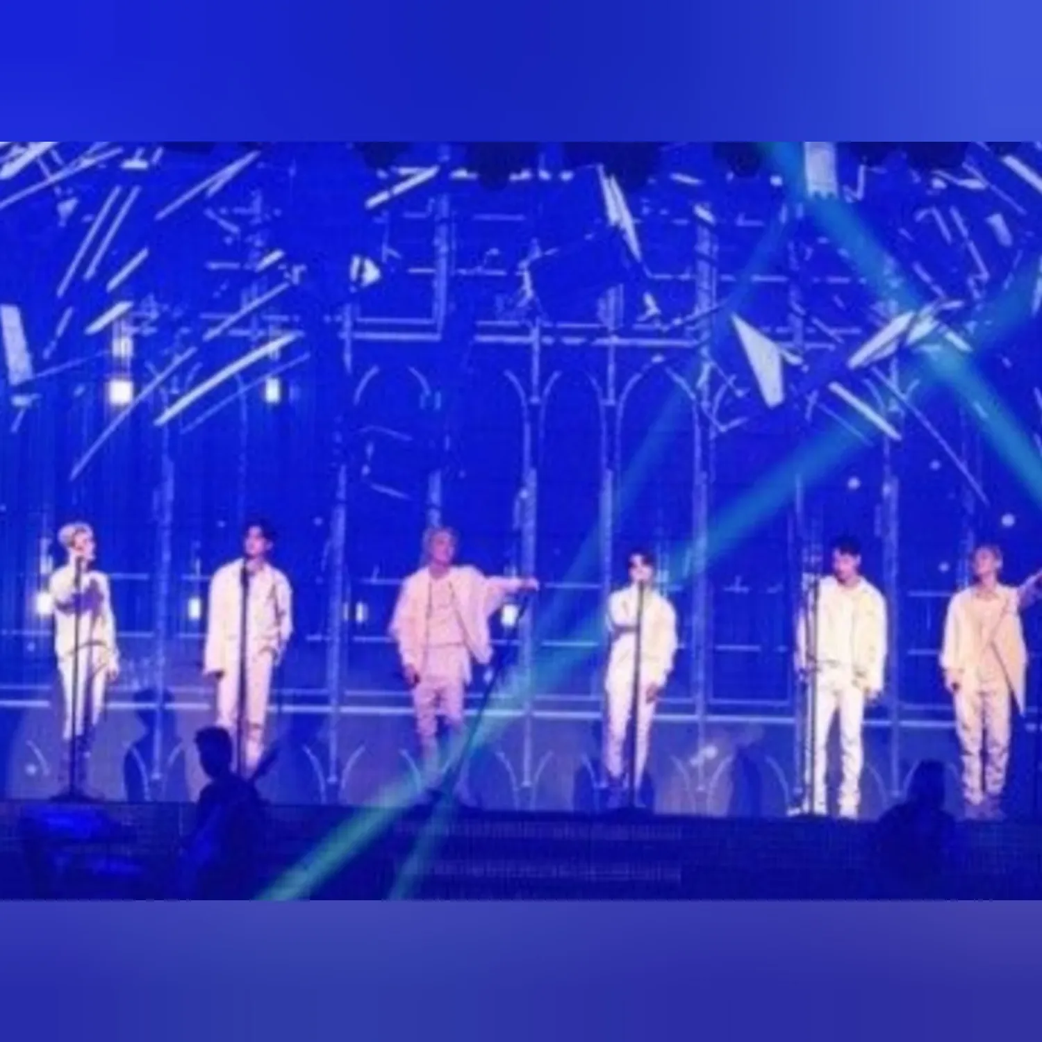 Behind-the-scenes cut of iKON