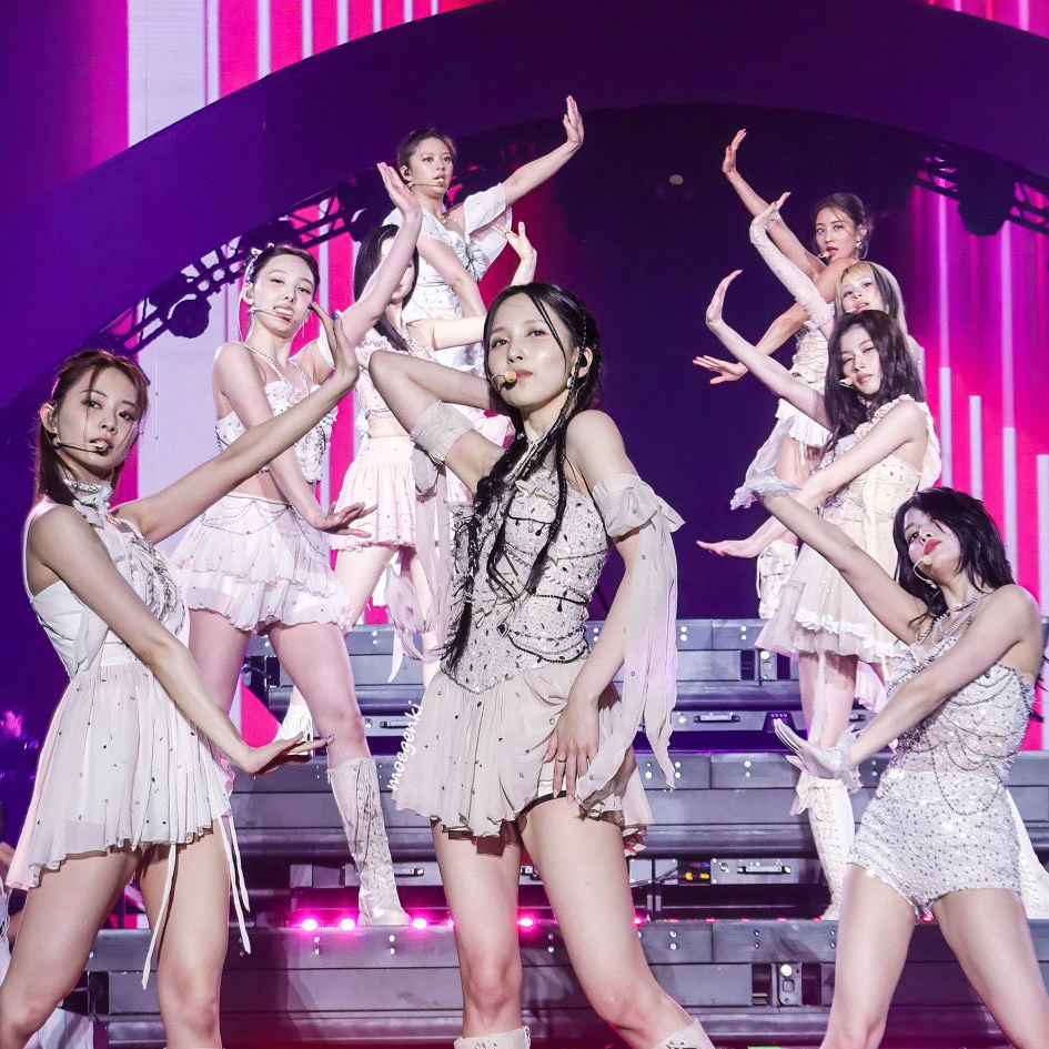 Momen yang diabadikan oleh penggemar Mina (TWICE)