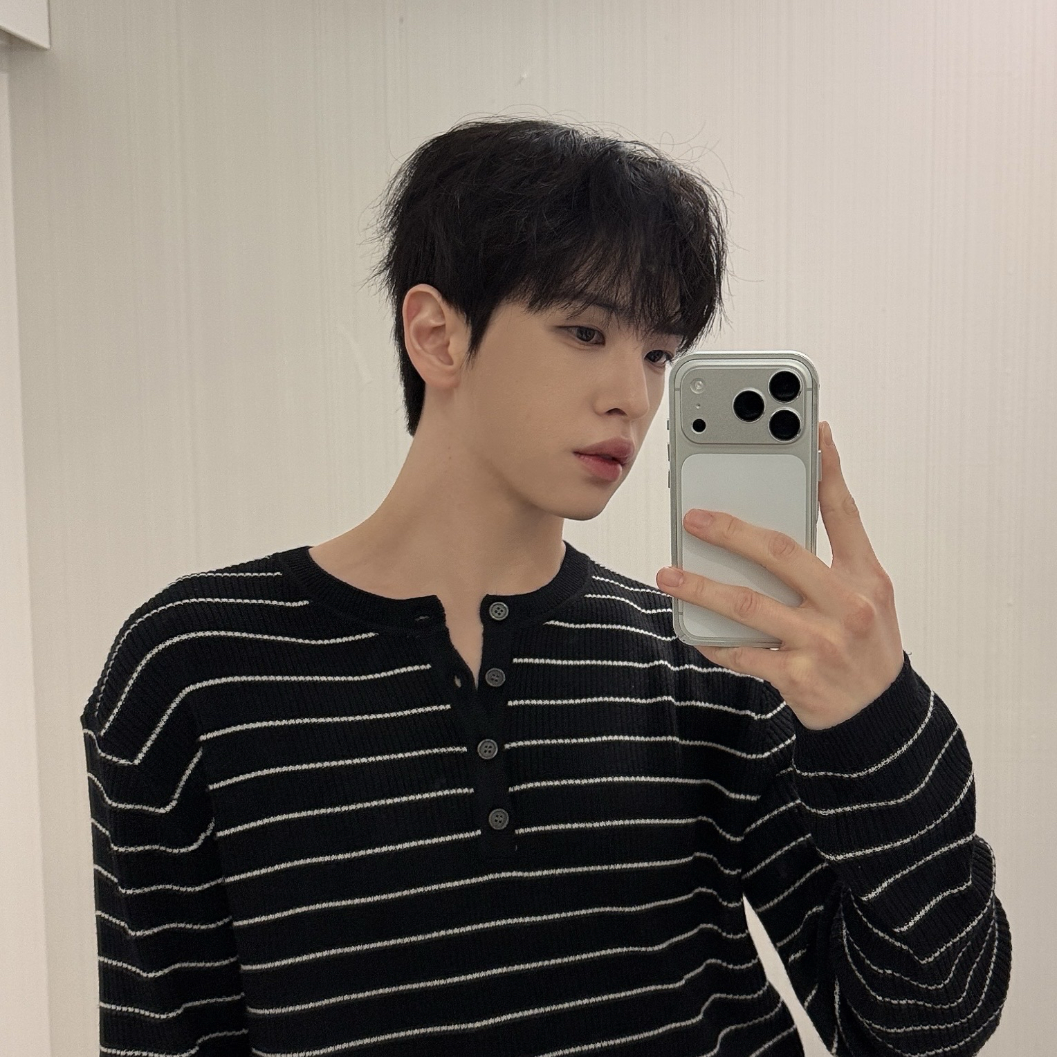 Recent activity shot of Allen (CRAVITY)