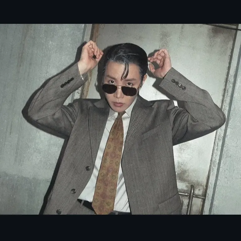 Momen yang diabadikan oleh penggemar j-hope (BTS)