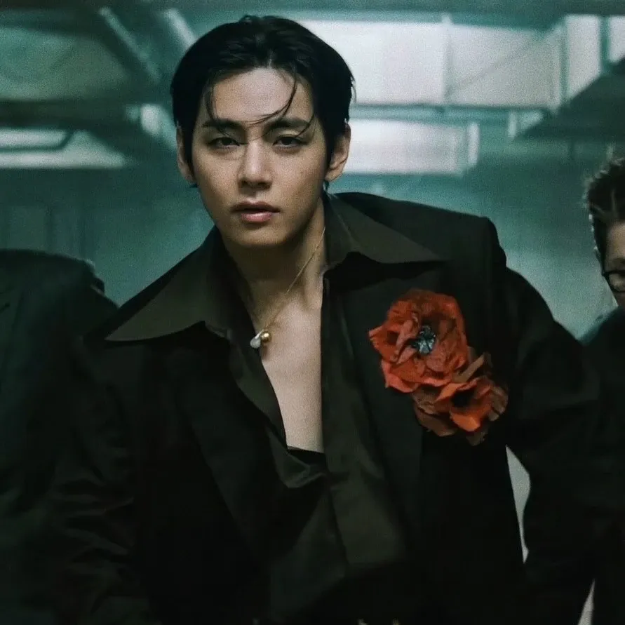 Foto aktivitas terbaru V (BTS)