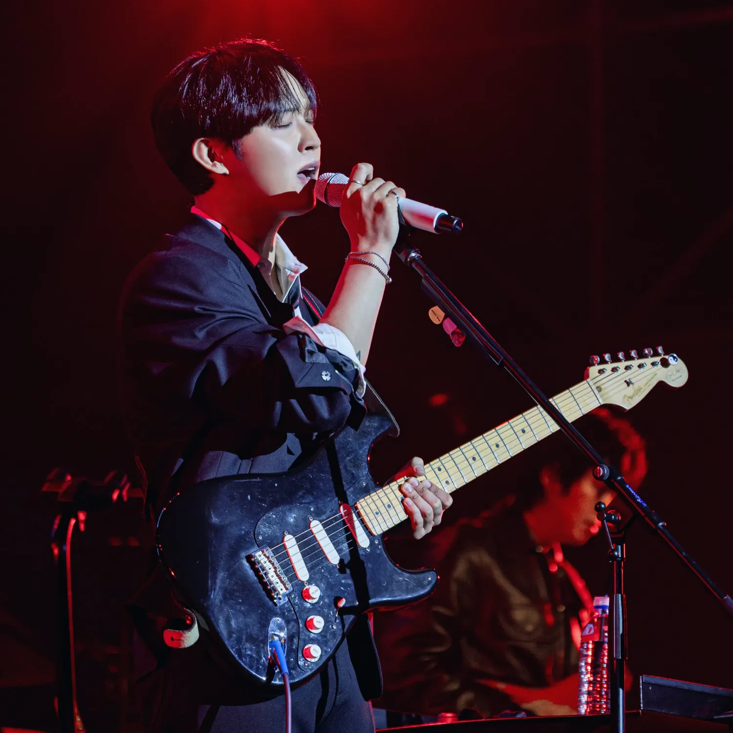 Behind-the-scenes cut of Lim Hyunsik (BTOB)