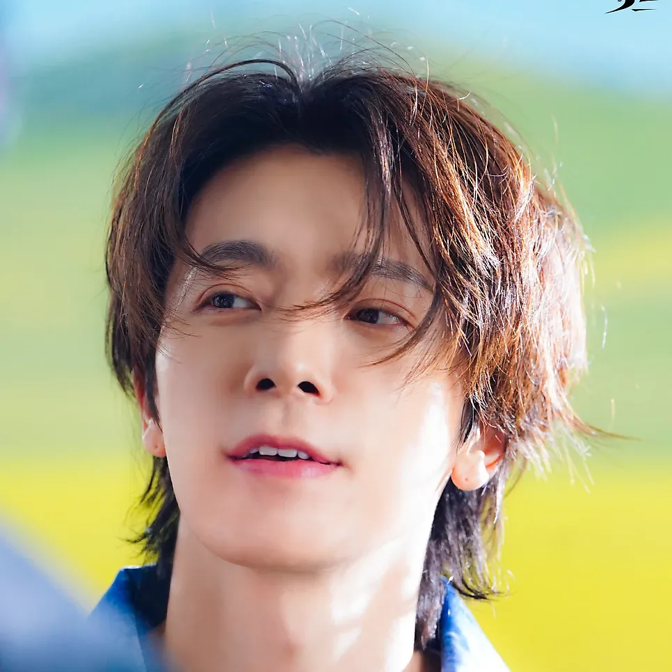Behind-the-scenes cut of Donghae (Super Junior)
