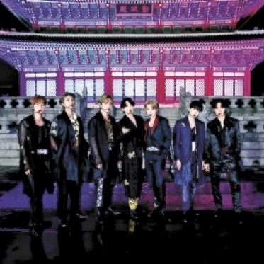 A moment captured by Secret Garden's fan