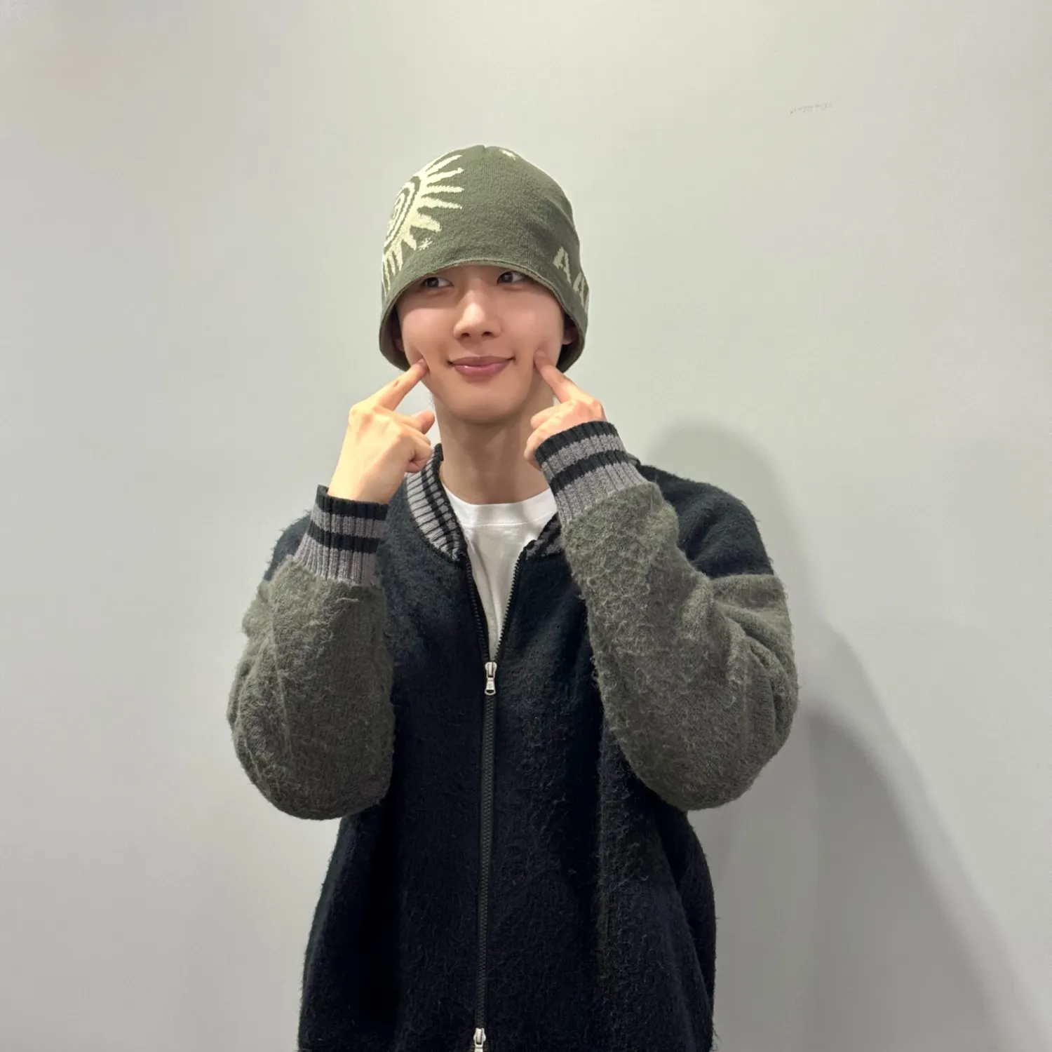 Behind-the-scenes cut of Hui (PENTAGON)