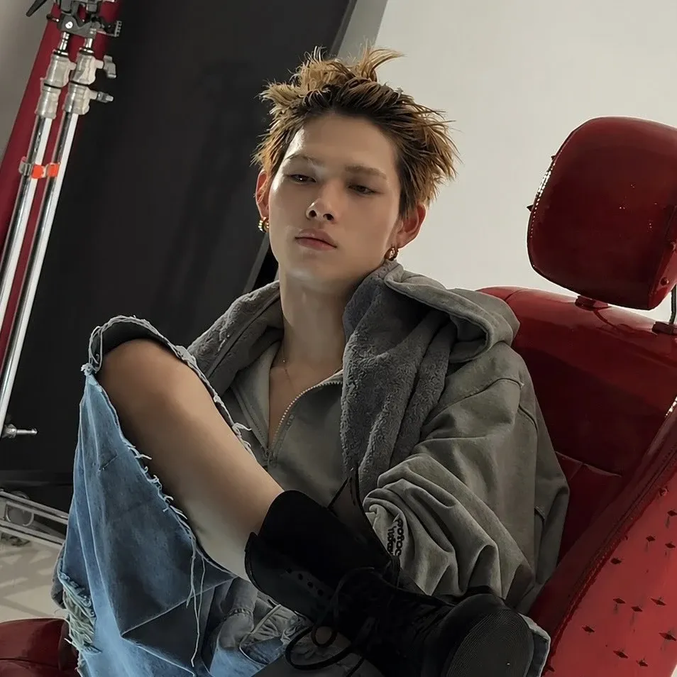 Behind-the-scenes cut of NI-KI (ENHYPEN)