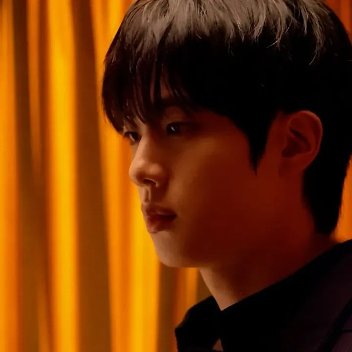 Foto aktivitas terbaru Jin (BTS)