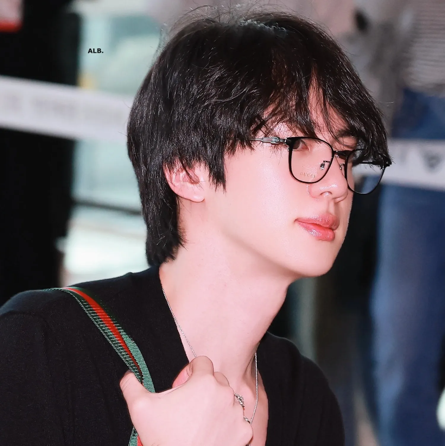 Foto aktivitas terbaru Jin (BTS)