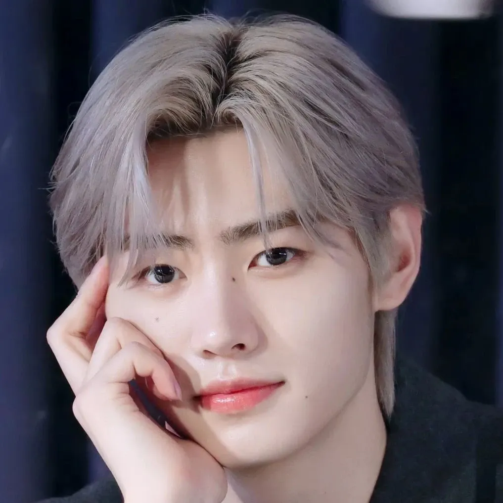 A moment captured by Sunghoon (ENHYPEN)'s fan