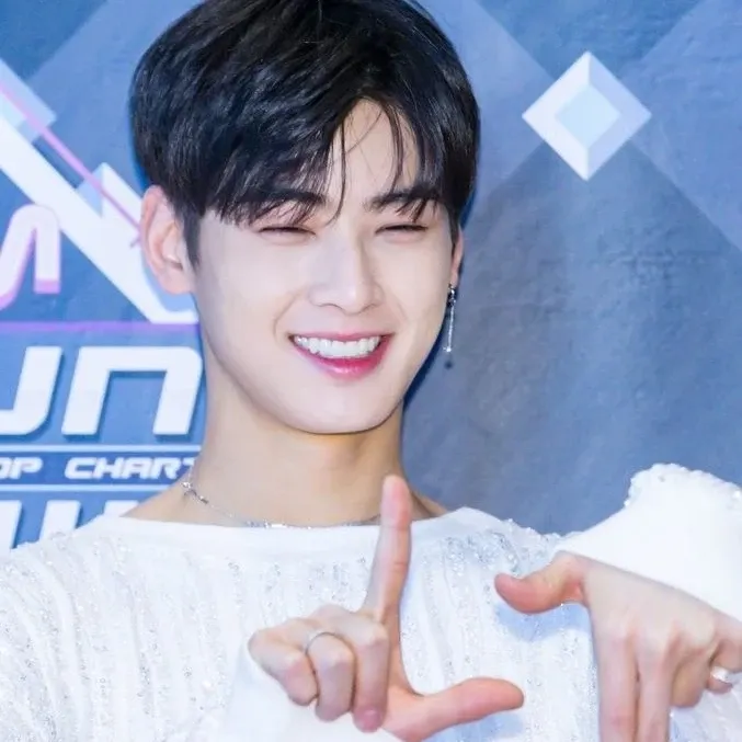 A moment captured by Eunwoo (ASTRO)'s fan