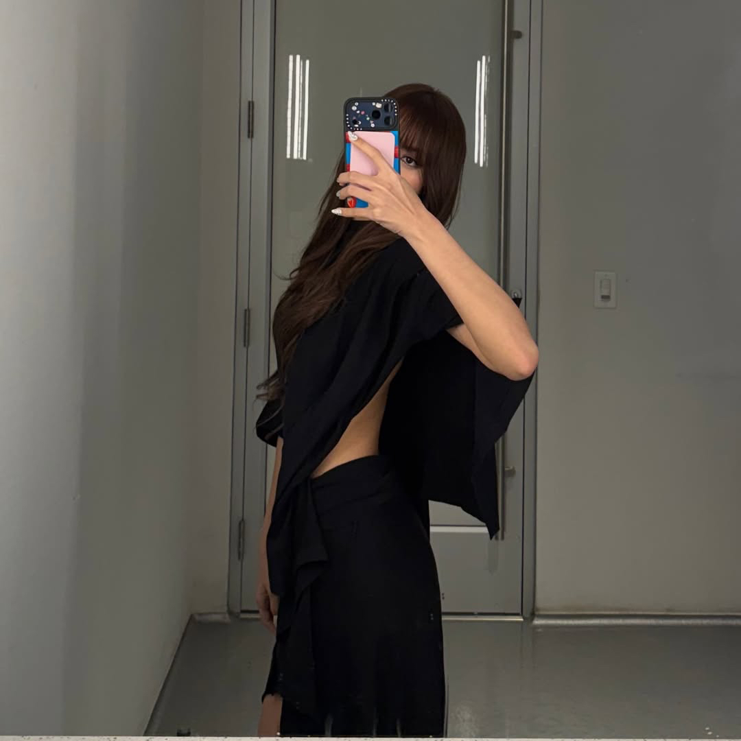 Foto aktivitas terbaru Lisa (BLACKPINK)