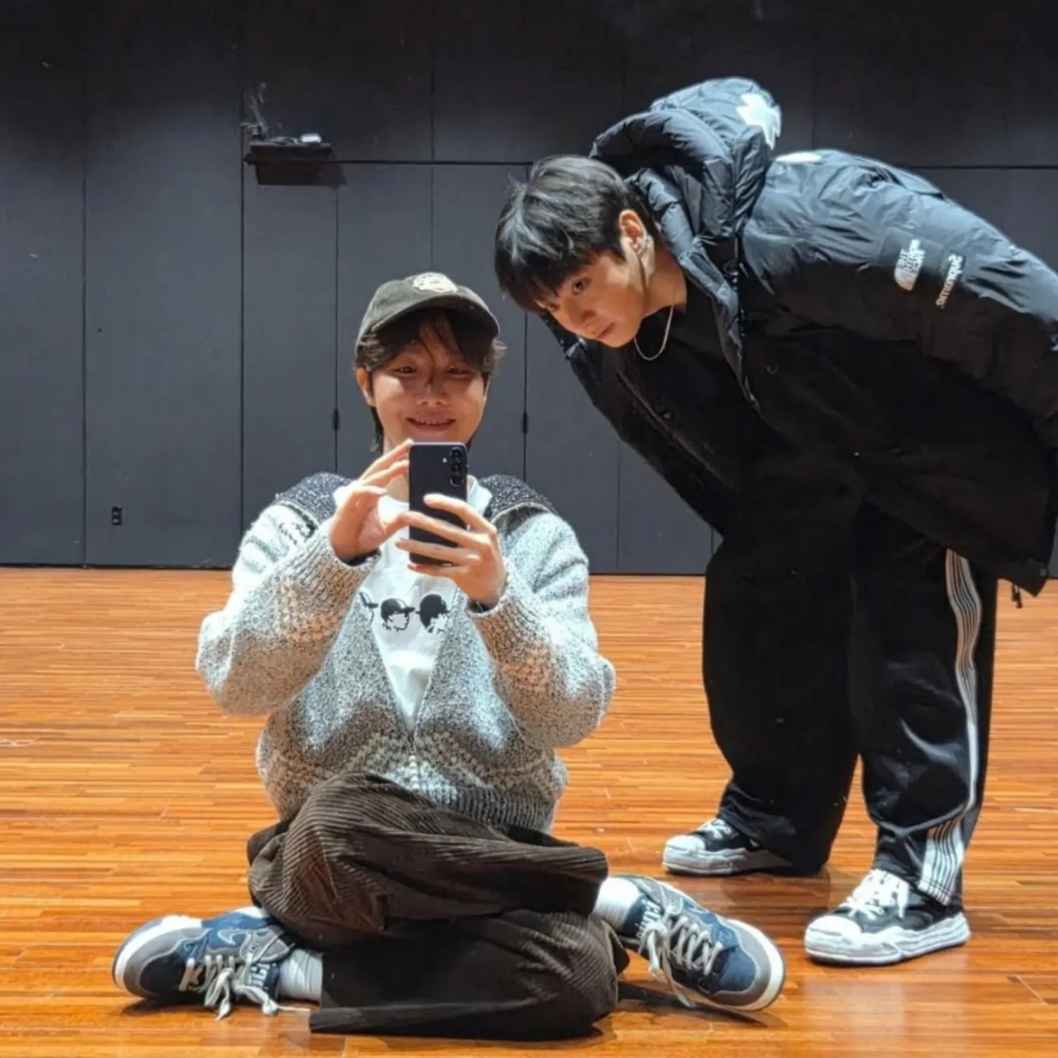 Foto aktivitas terbaru j-hope (BTS)