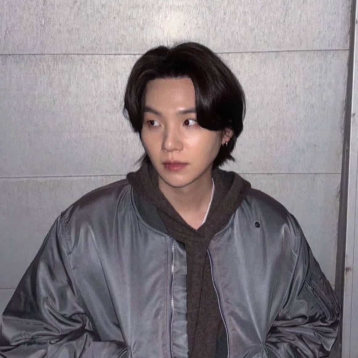 Foto aktivitas terbaru SUGA (BTS)