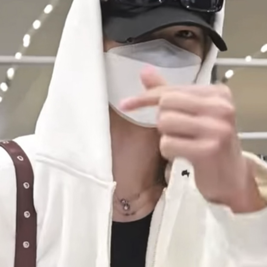 Foto terbaru NI-KI (ENHYPEN)